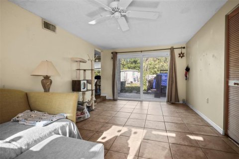 House in Saint Petersburg, Florida 3 bedrooms, 102.56 sq.m. № 2206393 - photo 24