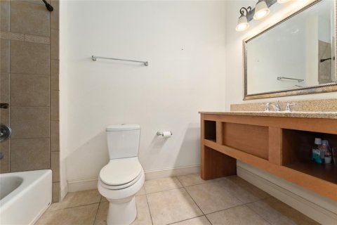 Townhouse in Davenport, Florida 4 bedrooms, 182.83 sq.m. № 2110645 - photo 26