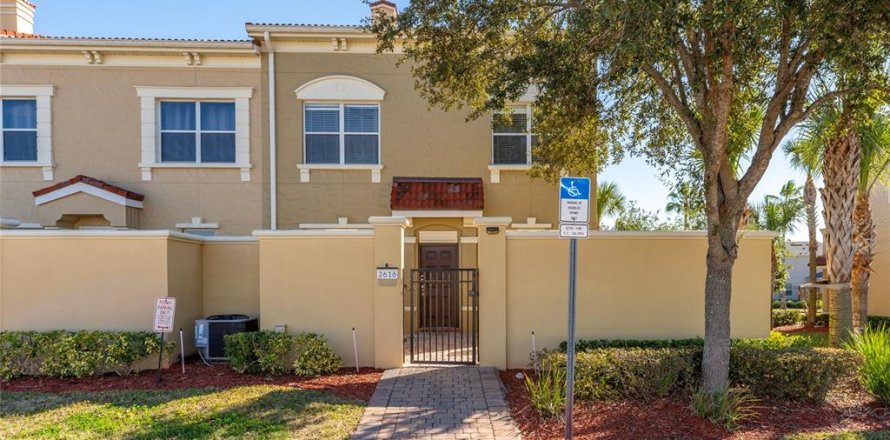 Townhouse in Davenport, Florida 4 bedrooms, 182.83 sq.m. № 2110645
