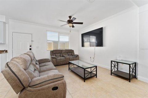 Townhouse in Davenport, Florida 4 bedrooms, 182.83 sq.m. № 2110645 - photo 8
