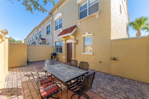 Townhouse in Davenport, Florida 4 bedrooms, 182.83 sq.m. № 2110645 - photo 4