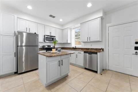 Townhouse in Davenport, Florida 4 bedrooms, 182.83 sq.m. № 2110645 - photo 6