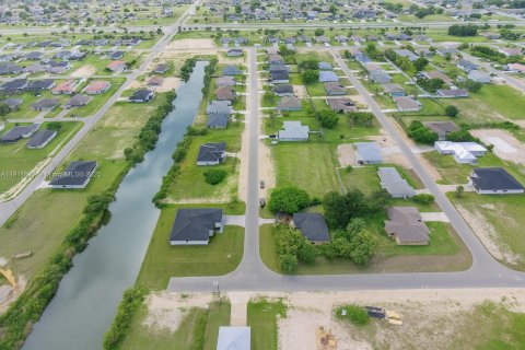 Casa en venta en Cape Coral, Florida, 4 dormitorios, 166.2 m2 № 1968106 - foto 12