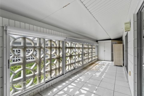 Condo in Venice, Florida, 2 bedrooms  № 2277165 - photo 24