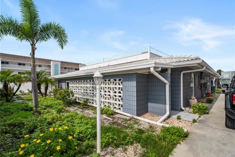 Condo in Venice, Florida, 2 bedrooms  № 2277165 - photo 27