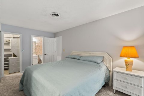 Condo in Venice, Florida, 2 bedrooms  № 2277165 - photo 20