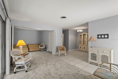 Condo in Venice, Florida, 2 bedrooms  № 2277165 - photo 10