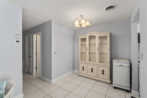 Condo in Venice, Florida, 2 bedrooms  № 2277165 - photo 13