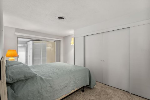 Condo in Venice, Florida, 2 bedrooms  № 2277165 - photo 19