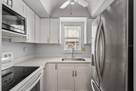 Condo in Venice, Florida, 2 bedrooms  № 2277165 - photo 14