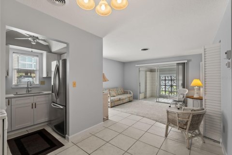 Condo in Venice, Florida, 2 bedrooms  № 2277165 - photo 12
