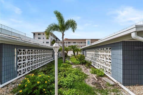 Condo in Venice, Florida, 2 bedrooms  № 2277165 - photo 28