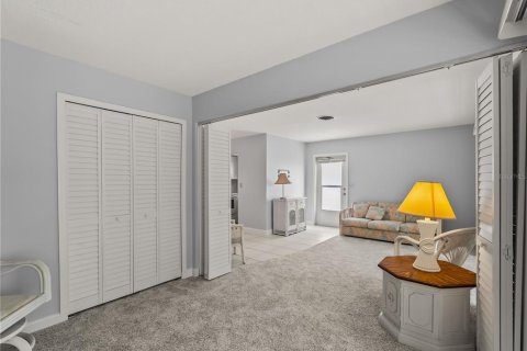 Condo in Venice, Florida, 2 bedrooms  № 2277165 - photo 9