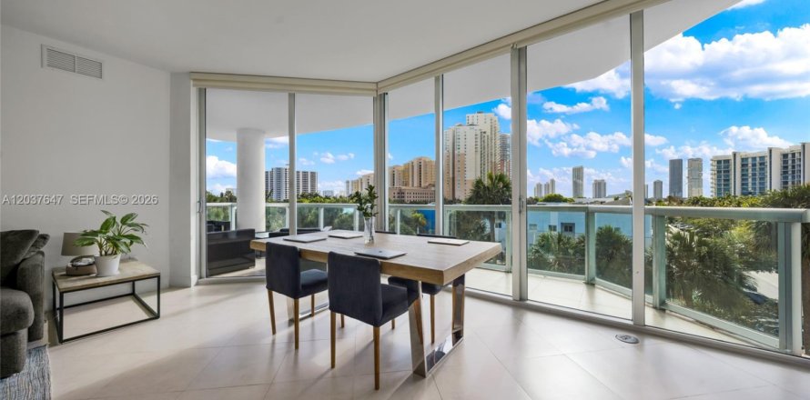 Condo in Aventura, Florida, 2 bedrooms № 2155034