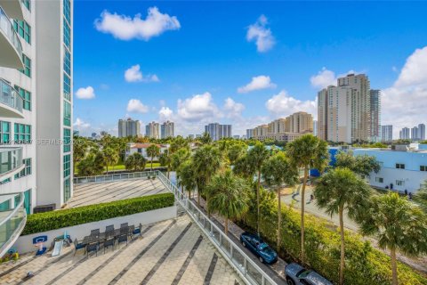Condo in Aventura, Florida, 2 bedrooms № 2155034 - photo 24