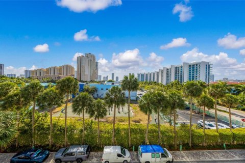 Condo in Aventura, Florida, 2 bedrooms № 2155034 - photo 20