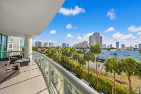 Condo in Aventura, Florida, 2 bedrooms № 2155034 - photo 21