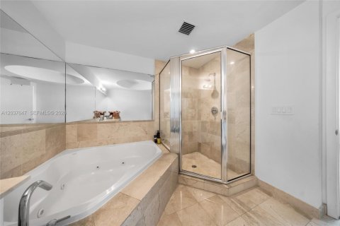 Condo in Aventura, Florida, 2 bedrooms № 2155034 - photo 11