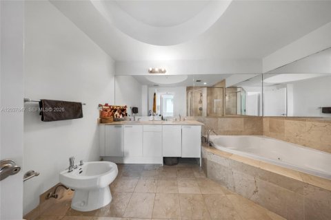 Condo in Aventura, Florida, 2 bedrooms № 2155034 - photo 10