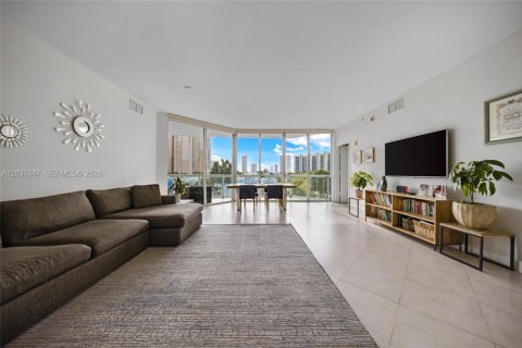 Condo in Aventura, Florida, 2 bedrooms № 2155034 - photo 5