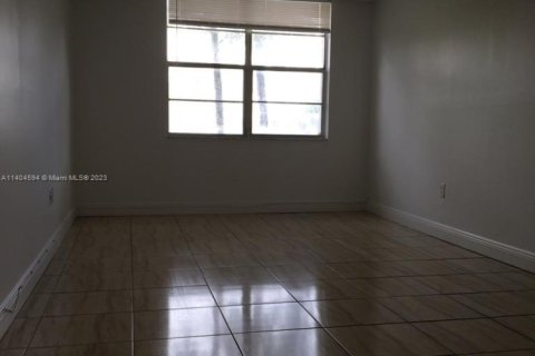 Купить кондоминиум в Майами, Флорида 2 спальни, 109.16м2, № 2053455 - фото 23