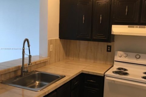 Купить кондоминиум в Майами, Флорида 2 спальни, 109.16м2, № 2053455 - фото 10