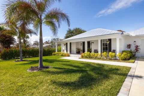 House in Stuart, Florida 3 bedrooms, 204.29 sq.m. № 2243808 - photo 2