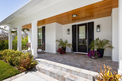 House in Stuart, Florida 3 bedrooms, 204.29 sq.m. № 2243808 - photo 3
