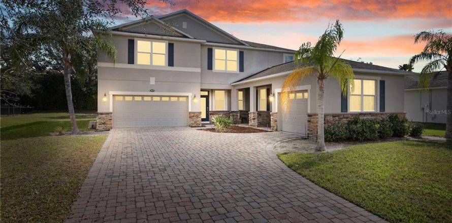 House in Clermont, Florida 4 bedrooms, 299.89 sq.m. № 1732892