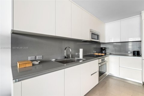 Condo in Miami, Florida, 1 bedroom № 2086495 - photo 3