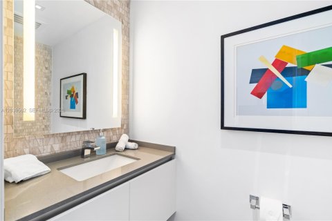 Condo in Miami, Florida, 1 bedroom № 2086495 - photo 21