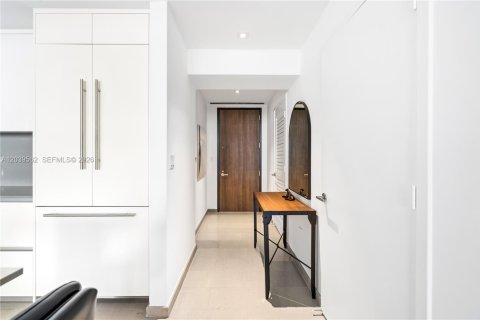 Condo in Miami, Florida, 1 bedroom № 2086495 - photo 6