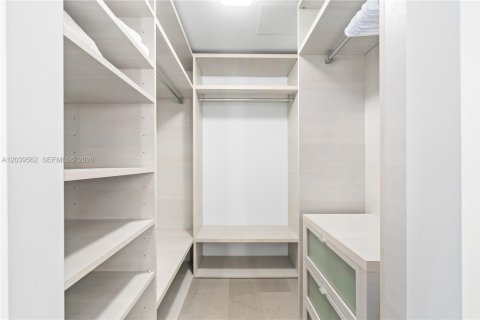 Condo in Miami, Florida, 1 bedroom № 2086495 - photo 16