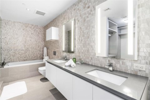 Condo in Miami, Florida, 1 bedroom № 2086495 - photo 18
