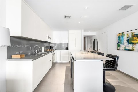 Condo in Miami, Florida, 1 bedroom № 2086495 - photo 5