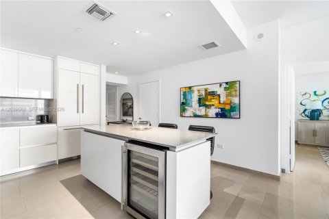Condo in Miami, Florida, 1 bedroom № 2086495 - photo 4