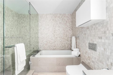 Condo in Miami, Florida, 1 bedroom № 2086495 - photo 20