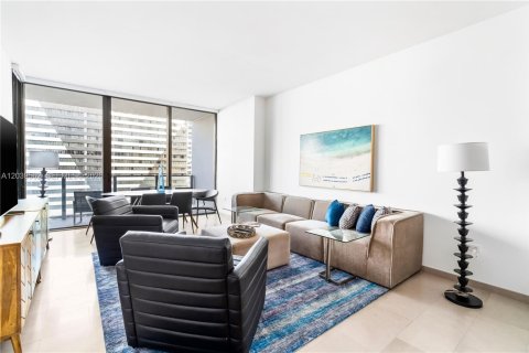Condo in Miami, Florida, 1 bedroom № 2086495 - photo 9