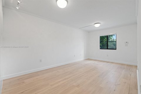 Condo in Cutler Bay, Florida, 2 bedrooms  № 1964749 - photo 9