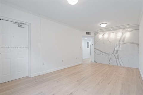 Condo in Cutler Bay, Florida, 2 bedrooms  № 1964749 - photo 7