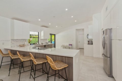 Casa en venta en Pinecrest, Florida, 4 dormitorios, 258.27 m2 № 2433866 - foto 9