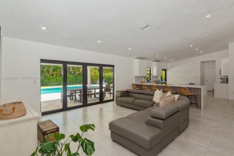 Casa en venta en Pinecrest, Florida, 4 dormitorios, 258.27 m2 № 2433866 - foto 13
