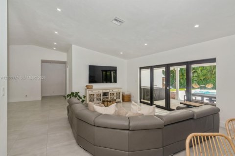 Casa en venta en Pinecrest, Florida, 4 dormitorios, 258.27 m2 № 2433866 - foto 12