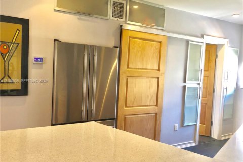 Copropriété à louer à Miami Beach, Floride: 1 chambre, 60.39 m2 № 2401216 - photo 4