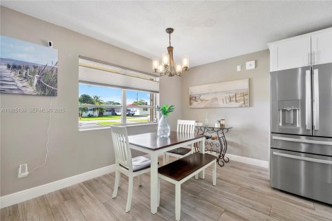 House in Pembroke Pines, Florida 2 bedrooms № 1984399 - photo 8