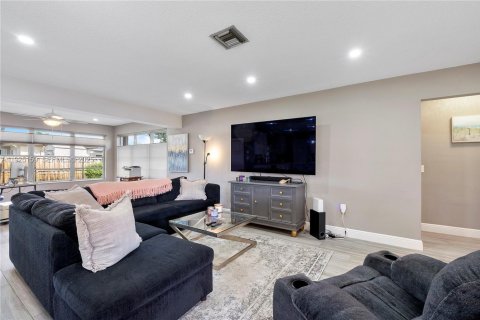 House in Pembroke Pines, Florida 2 bedrooms № 1984399 - photo 16