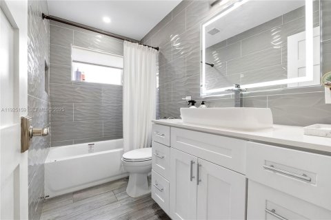 House in Pembroke Pines, Florida 2 bedrooms № 1984399 - photo 26