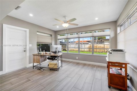 House in Pembroke Pines, Florida 2 bedrooms № 1984399 - photo 18