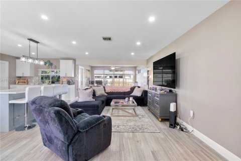 House in Pembroke Pines, Florida 2 bedrooms № 1984399 - photo 5