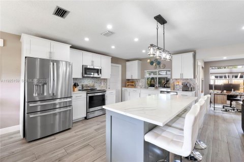 House in Pembroke Pines, Florida 2 bedrooms № 1984399 - photo 9